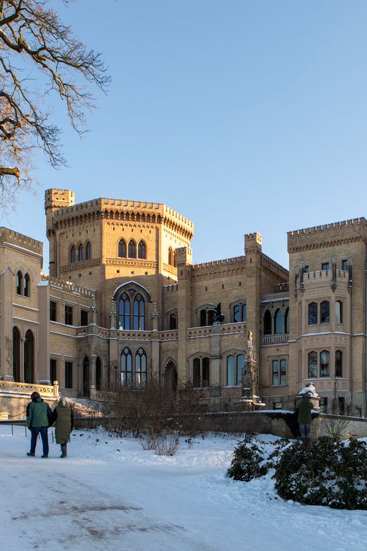 Das Schloss Babelsberg im winterlichen Sonnenschein 