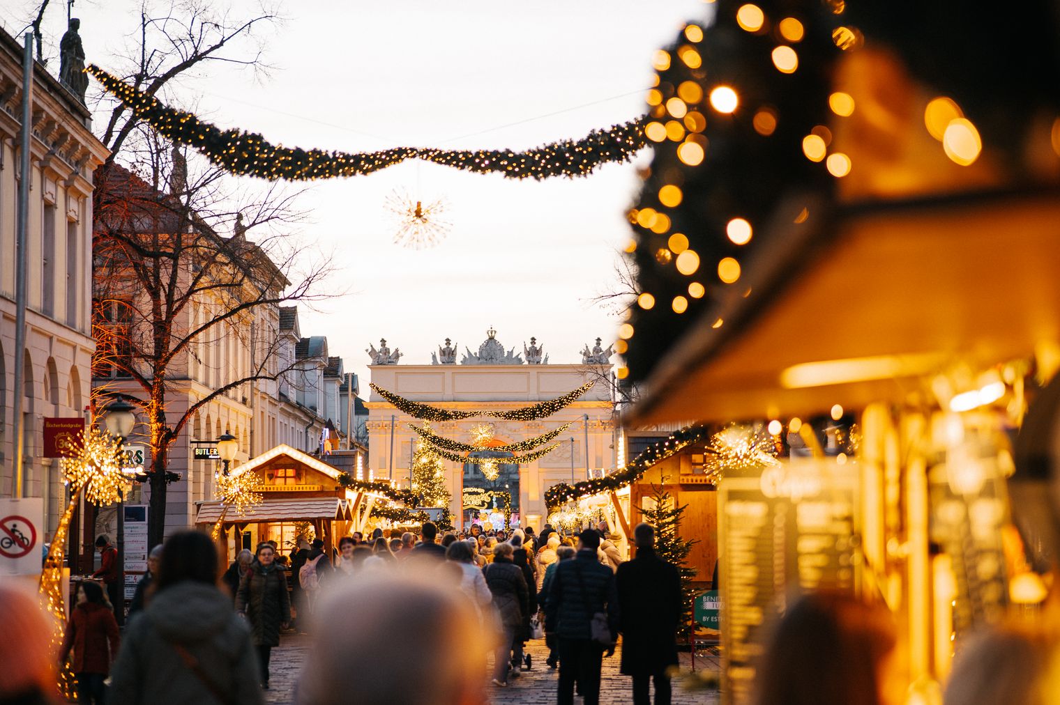 Der Weihnachtsmarkt Potsdamer Weihnachtszauber entlang der Brandenburger Straße